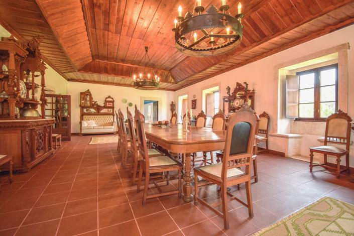 Image No.7-8 Bed Farmhouse for sale