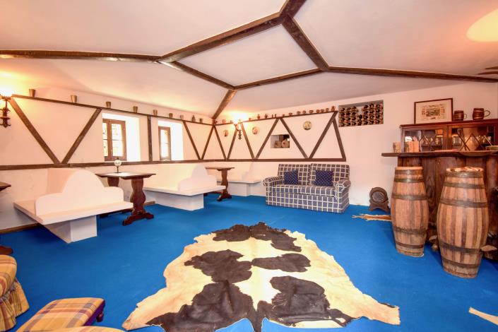 Image No.13-8 Bed Farmhouse for sale