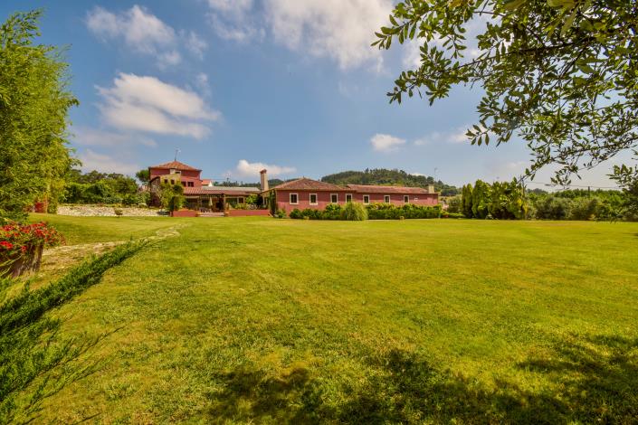 Image No.16-8 Bed Farmhouse for sale