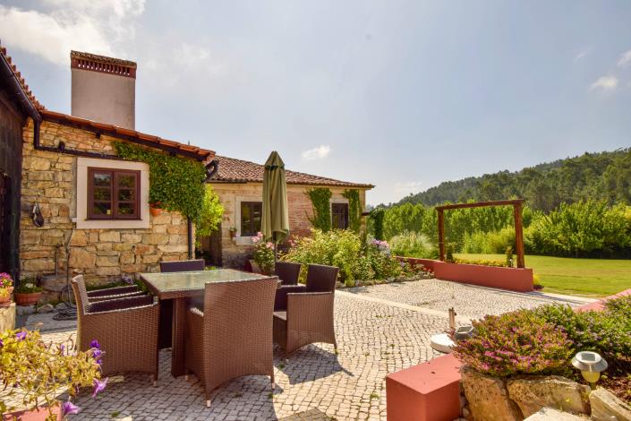 Image No.2-8 Bed Farmhouse for sale