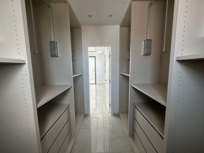 Image No.8-4 Bed Villa for sale