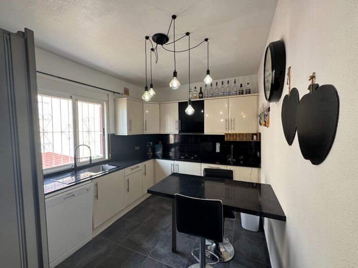 Image No.18-4 Bed Property for sale