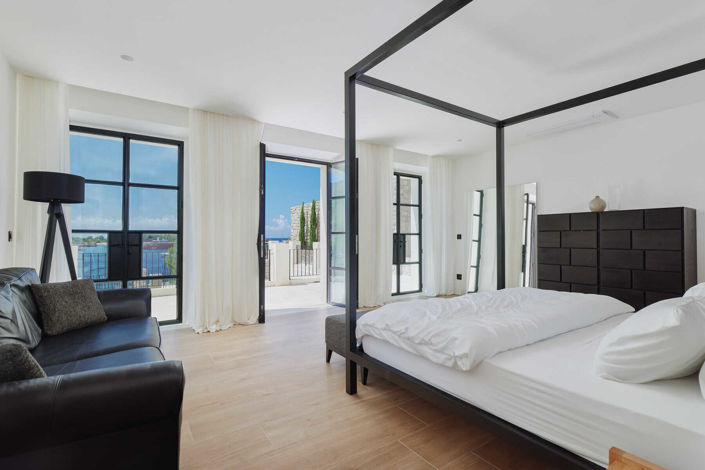 Image No.18-7 Bed Villa for sale