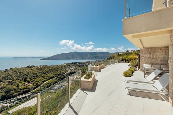 Image No.1-4 Bed Villa for sale