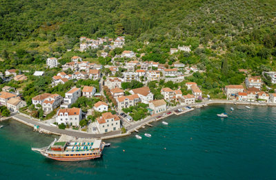 2-tivat-lepetane-authentic-stone-villa-on-the