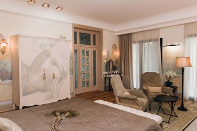 10-an-exquisite-three-story-residential-villa