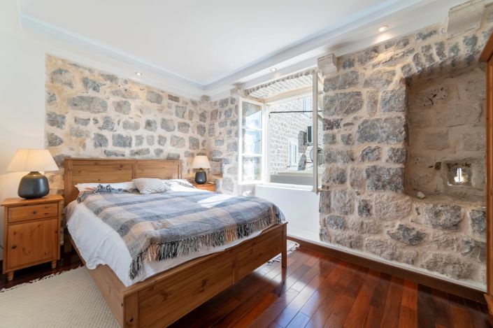 Image No.12-4 Bed House for sale