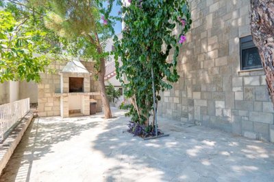 12-bar-utjeha-three-bedroom-house-in-the-imme