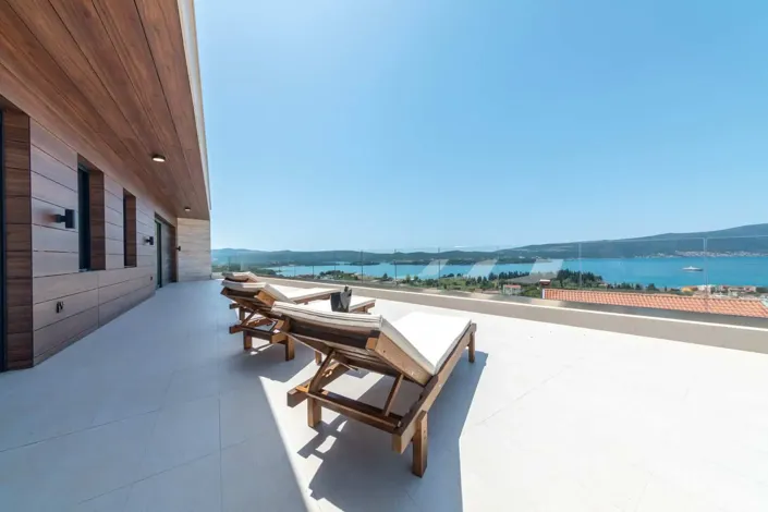 Image No.1-4 Bed Villa for sale