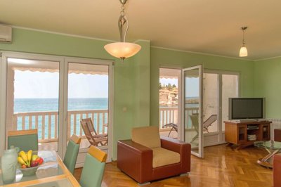 3-waterside-two-bedroom-apartment-sveti-stefa