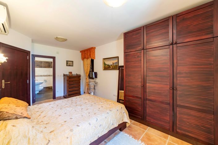 Image No.14-3 Bed Apartment for sale