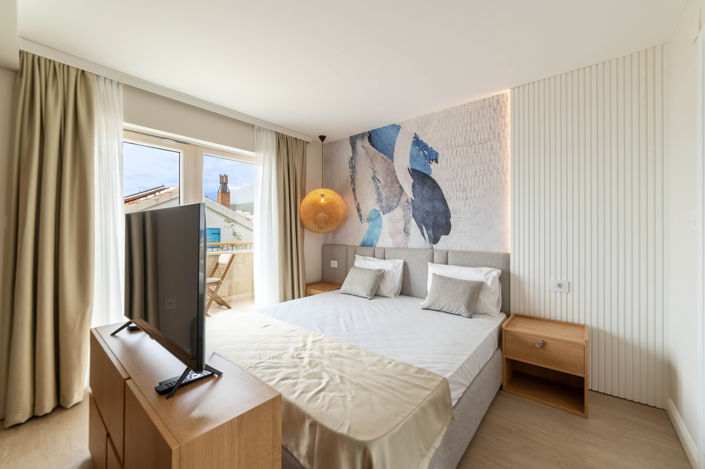 Image No.16-10 Bed Hotel for sale