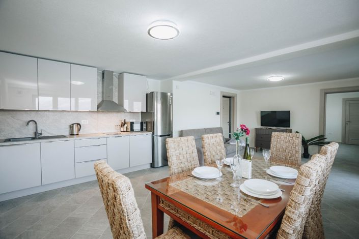 Image No.12-4 Bed House for sale