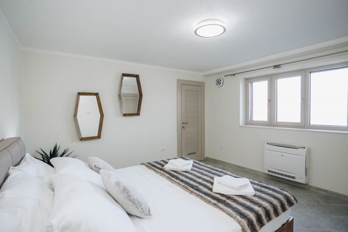 Image No.15-4 Bed House for sale