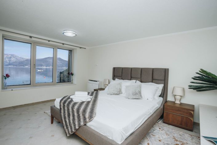 Image No.17-4 Bed House for sale