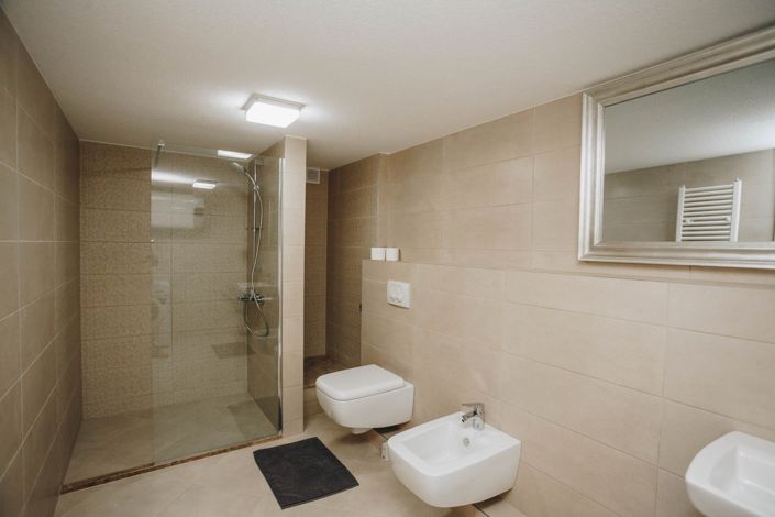 Image No.18-4 Bed House for sale