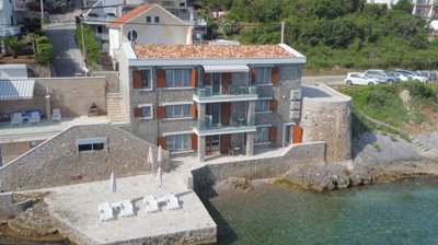 2-krasici-waterfront-villa-with-3-apartments