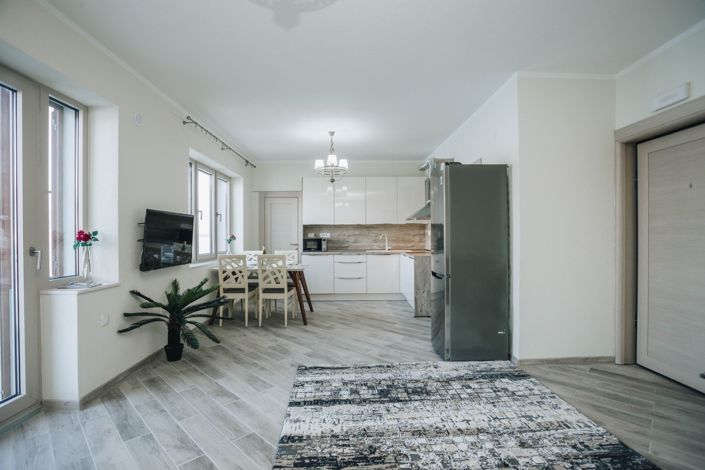 Image No.8-4 Bed House for sale