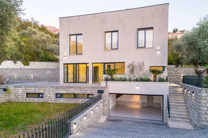 Image No.1-3 Bed Villa for sale