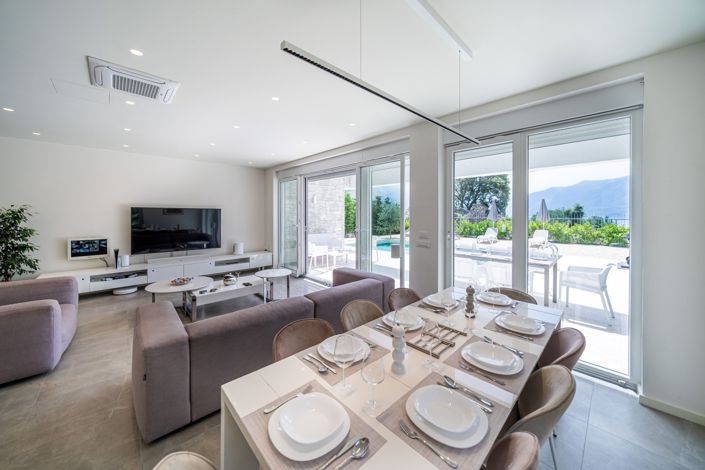 Image No.10-3 Bed House for sale