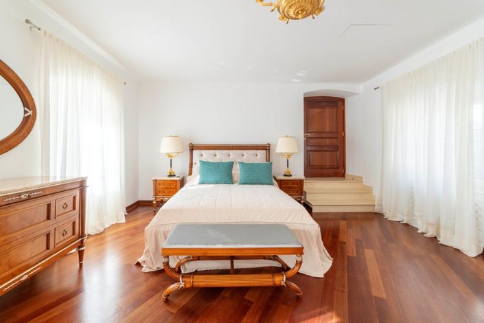 Image No.13-7 Bed Villa for sale