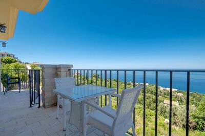 9-renovated-stone-villa-with-a-pool-and-garag