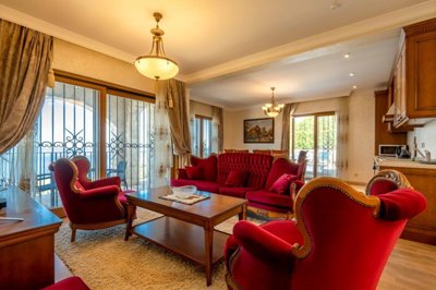 10-renovated-stone-villa-with-a-pool-and-gara