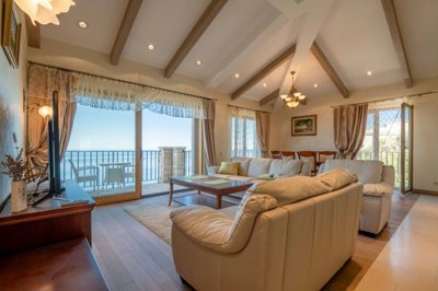 16-renovated-stone-villa-with-a-pool-and-gara