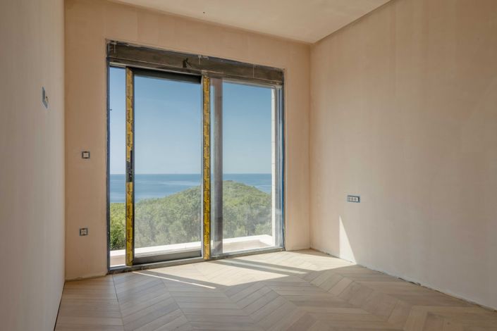 Image No.12-4 Bed House for sale