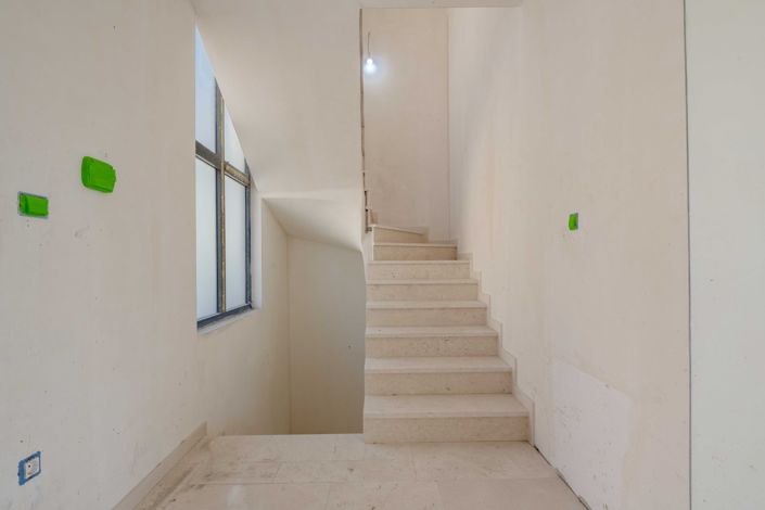 Image No.13-4 Bed House for sale