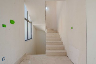 10-new-townhouses-with-pools-in-rezevici