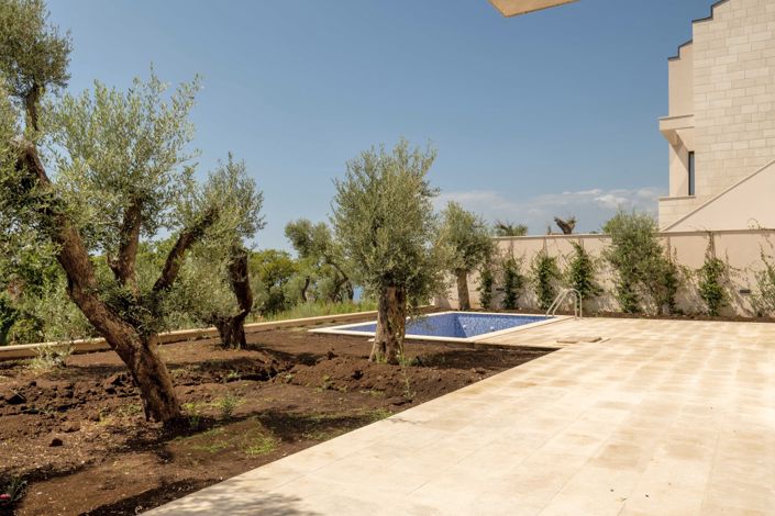 Image No.16-4 Bed House for sale