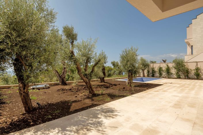 Image No.17-4 Bed House for sale