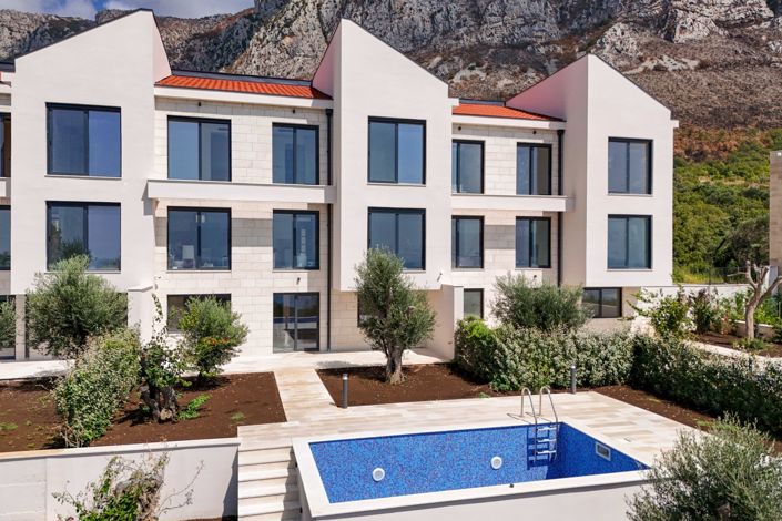 Image No.8-4 Bed House for sale