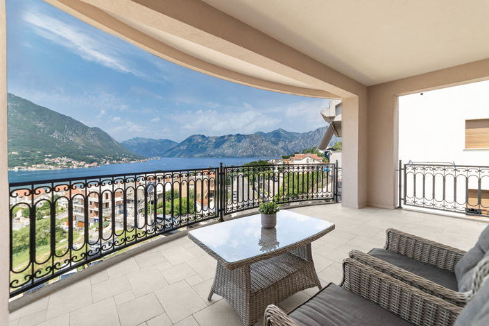 Image No.1-6 Bed House for sale