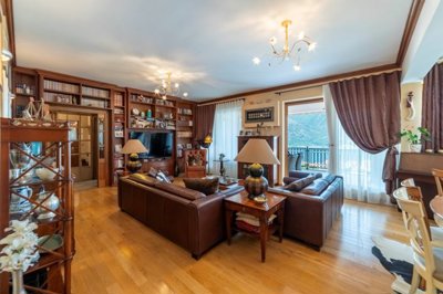 10-villa-with-apartmernts-and-a-pool-dobrota-