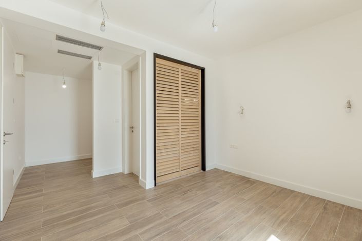 Image No.15-5 Bed Villa for sale