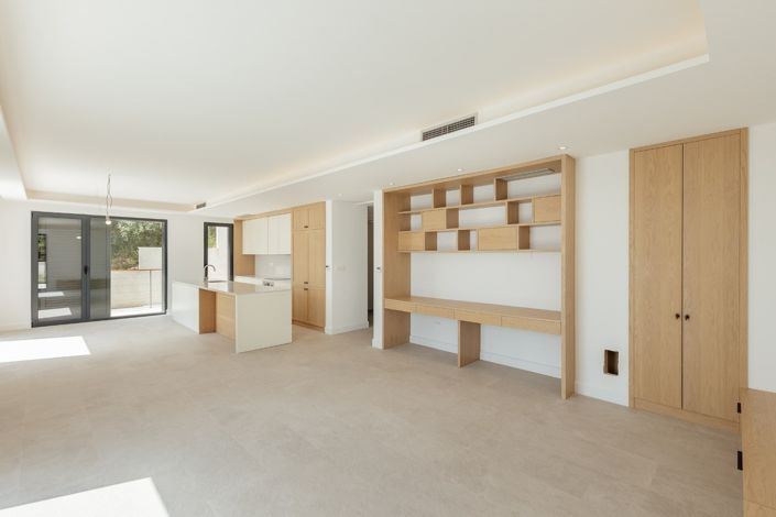 Image No.9-5 Bed Villa for sale