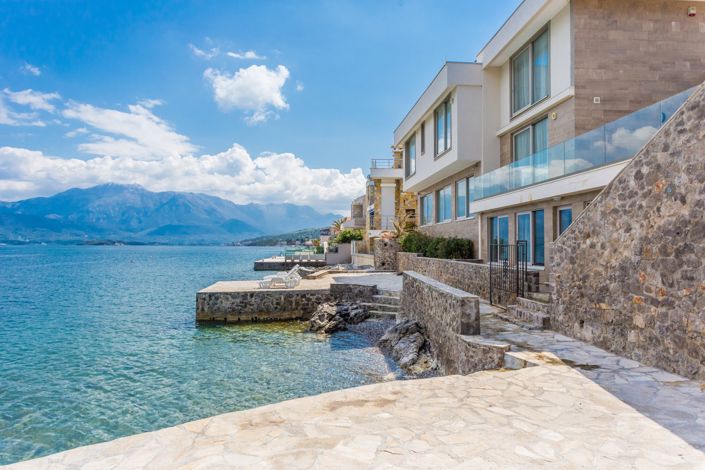 Image No.1-3 Bed Villa for sale