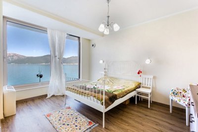 10-waterside-villa-with-3-apartments-2