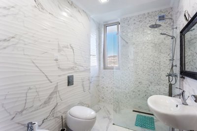 12-waterside-villa-with-3-apartments