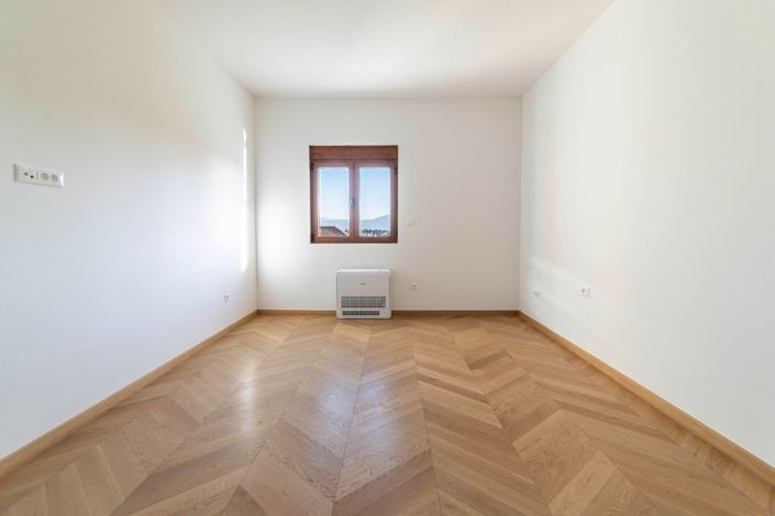 Image No.9-3 Bed Apartment for sale