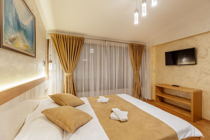 Image No.18-12 Bed Hotel for sale