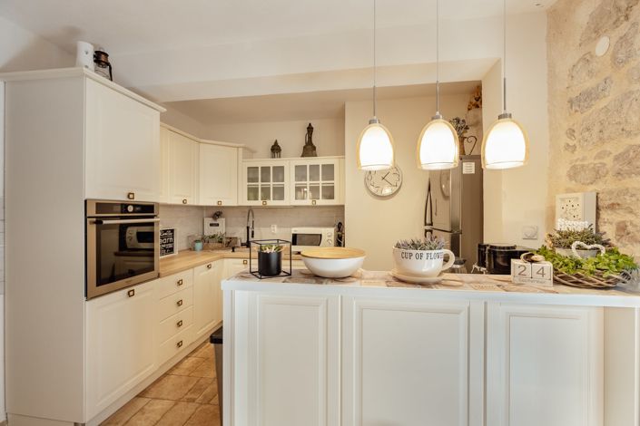 Image No.11-10 Bed House for sale