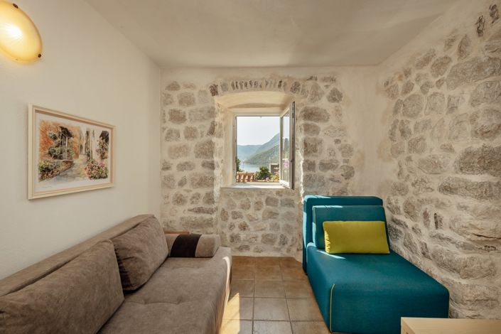 Image No.16-10 Bed House for sale