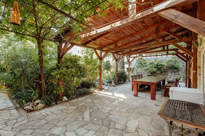 Image No.18-10 Bed House for sale