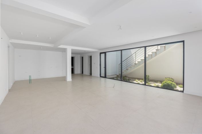 Image No.8-5 Bed Villa for sale