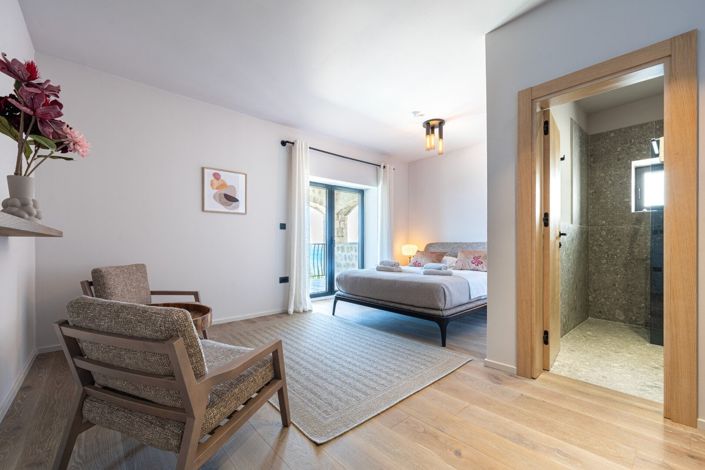 Image No.22-9 Bed House for sale