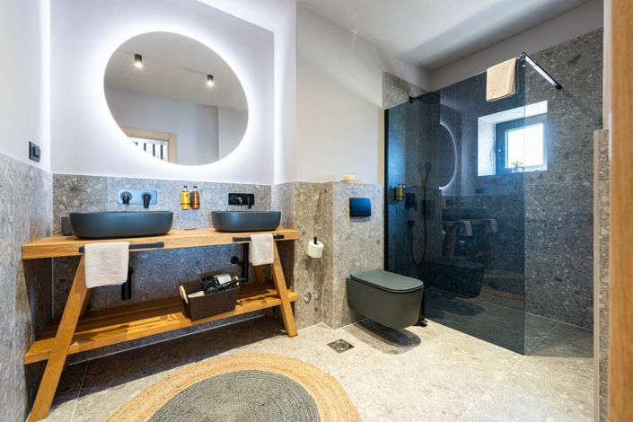 Image No.24-9 Bed House for sale