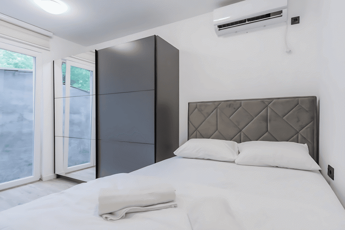 Image No.20-8 Bed House for sale